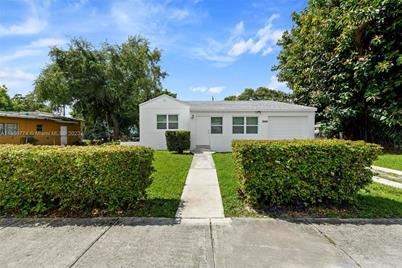 1090 NW 77th St, Miami, FL 33150 - Photo 1