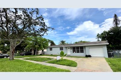 1500 NE 137th St, North Miami, FL 33161 - Photo 1