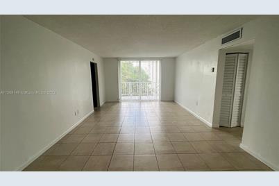 486 NW 165th St Rd #B-501, Miami, FL 33169 - Photo 1