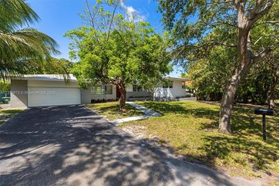 5753 SW 81st St, South Miami, FL 33143 - Photo 1