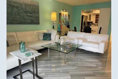 610  Tennis Club Dr #104, Fort Lauderdale, FL 33311 - Photo 1