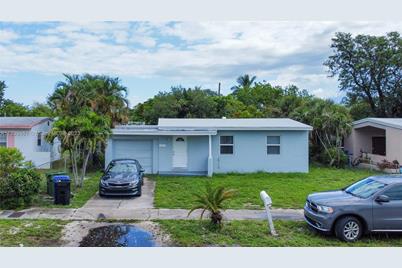 1313 NW 11th Ct - Photo 1