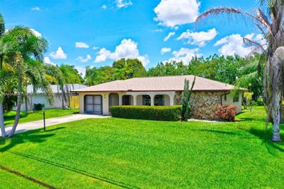 707 SE Chaloupe Ave, Port Saint Lucie, FL 34983 - Photo 1