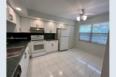 1201 SW 128th Ter #310E, Pembroke Pines, FL 33027 - Photo 1