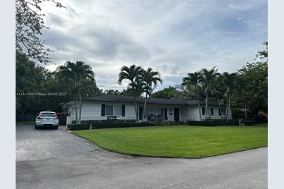 8401 SW 149th Dr, Palmetto Bay, FL 33158 - Photo 1