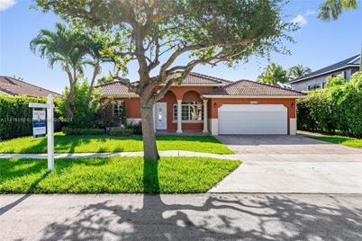 18201 SW 149th Ct, Miami, FL 33187 - Photo 1