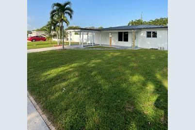 600 N 70th Ter, Hollywood, FL 33024 - Photo 1