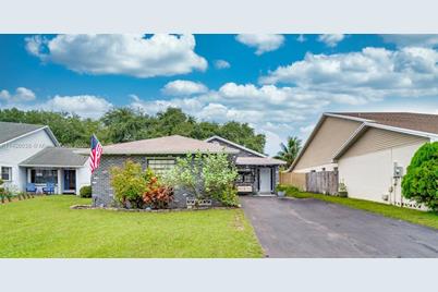 8230 SW 41st Ct, Davie, FL 33328 - Photo 1