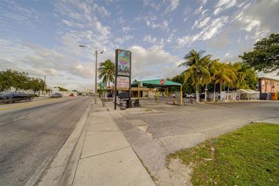 Car Wash For Sale in Miami, Miami, FL 33125 - Photo 1