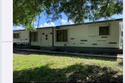 401 SW 8th St #1-2, Hallandale Beach, FL 33009 - Photo 1