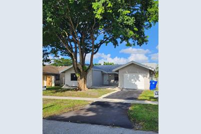 1300 SW 82nd Ave - Photo 1