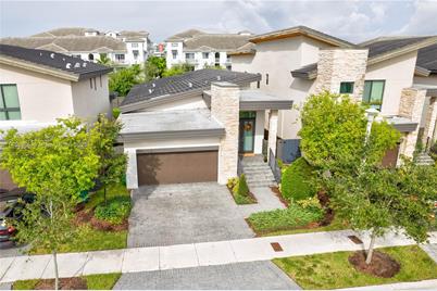 7646 NW 103rd Pl, Doral, FL 33178 - Photo 1