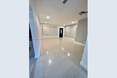 580 NE 171st St, North Miami Beach, FL 33162 - Photo 1