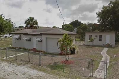 611 NW 15th Ave #House - Photo 1