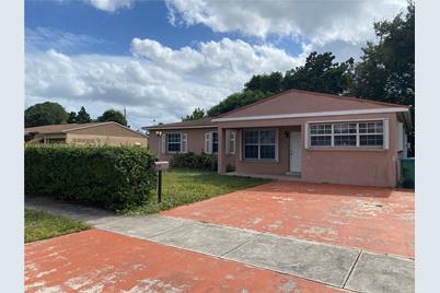 860 NE 178th St #0, Miami, FL 33162 - Photo 1