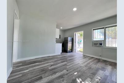 2901 NW 18th St #35 - Photo 1