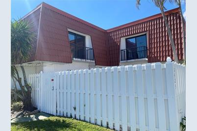 1425  Harvard Ln #14c, Boynton Beach, FL 33426 - Photo 1
