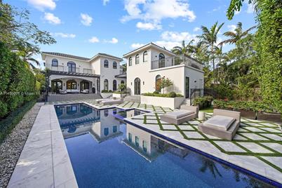 2485 N Meridian Ave, Miami Beach, FL 33140 - Photo 1