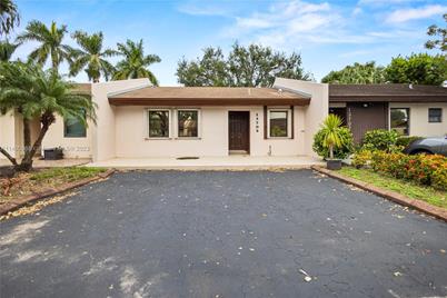 13709 SW 51st Ter - Photo 1