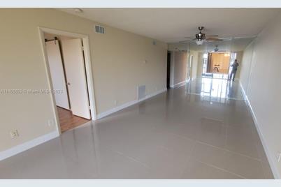 3200 NW 46th St #103, Oakland Park, FL 33309 - Photo 1