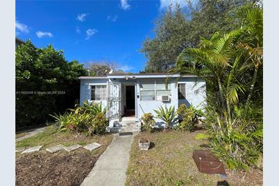 1041 NW 34th St - Photo 1