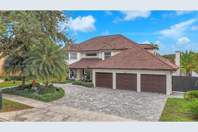 8040 NW 167th Ter, Miami Lakes, FL 33016 - Photo 1