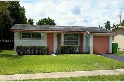 6730 NW 25th Ct - Photo 1