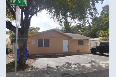 2512 NW 9th Pl - Photo 1