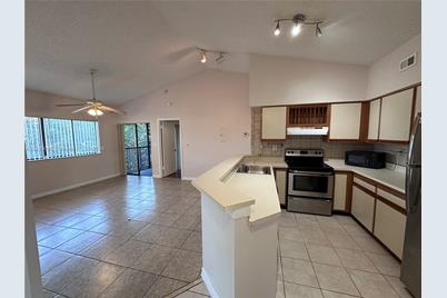 2445 SW 18th Ter #511 - Photo 1