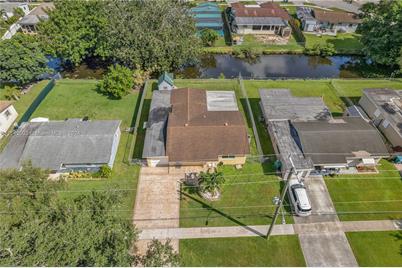 9417 SW 52nd St, Cooper City, FL 33328 - Photo 1