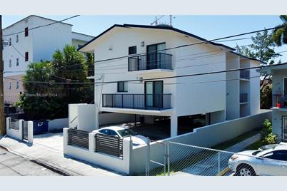 420 SW 2nd St #3, Miami, FL 33130 - Photo 1