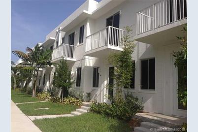 2630 NE 213th St #102, Miami, FL 33180 - Photo 1