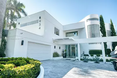 934 S Southlake Dr, Hollywood, FL 33019 - Photo 1