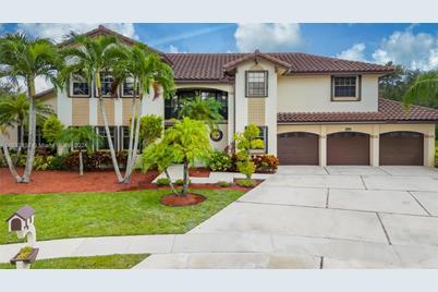 20140 NW 8th St, Pembroke Pines, FL 33029 - Photo 1