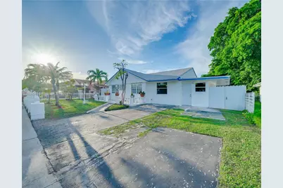 725 NW 15th Ct, Pompano Beach, FL 33060 - Photo 1