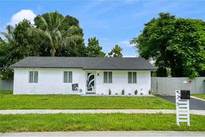 25 SW 17th Ave, Homestead, FL 33030 - Photo 1