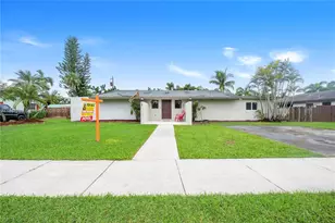 435 NW 18th St, Homestead, FL 33030 - Photo 1