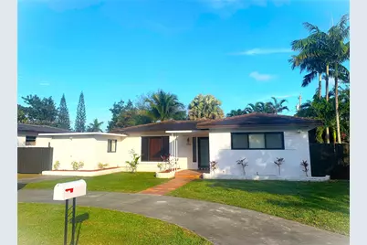 10825 Peachtree Dr, Miami, FL 33161 - Photo 1