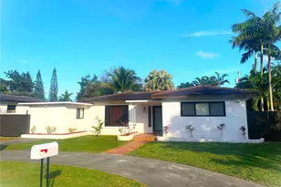 10825 Peachtree Dr, Miami, FL 33161 - Photo 1