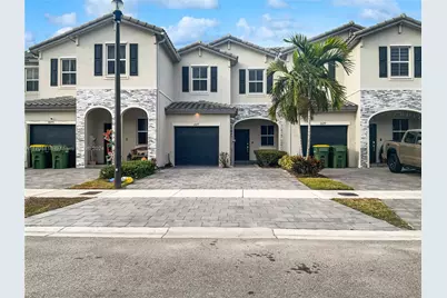 2677 SE 13th St, Homestead, FL 33035 - Photo 1