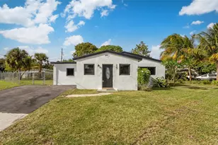 327 NE 15th Ave, Boynton Beach, FL 33435 - Photo 1