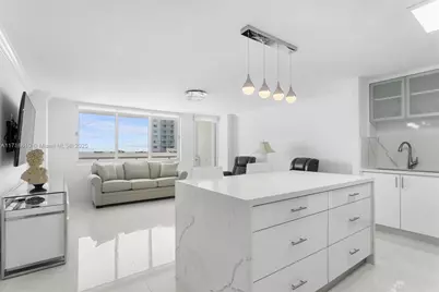 7135 Collins Ave #624, Miami Beach, FL 33141 - Photo 1
