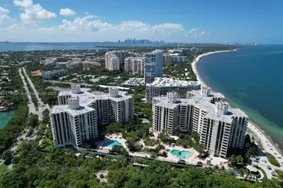 1121 Crandon Blvd #E904, Key Biscayne, FL 33149 - Photo 1