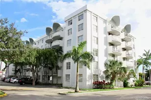 498 NW 165th Street Rd, Miami, FL 33169 - Photo 1