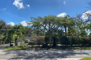 11624 SW 93rd St, Miami, FL 33176 - Photo 1