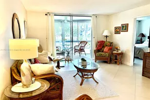 1040 SE 4th Ave, Deerfield Beach, FL 33441 - Photo 15