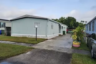 21641 NW 3rd St, Pembroke Pines, FL 33029 - Photo 1