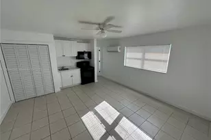 318 Tarpon Dr, Cape Coral, FL 33904 - Photo 1