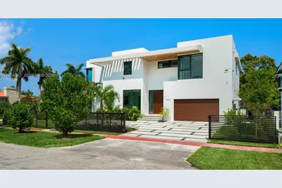 4425 Adams Ave, Miami Beach, FL 33140 - Photo 1