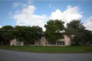 5520 N Lakewood Cir, Margate, FL 33063 - Photo 1